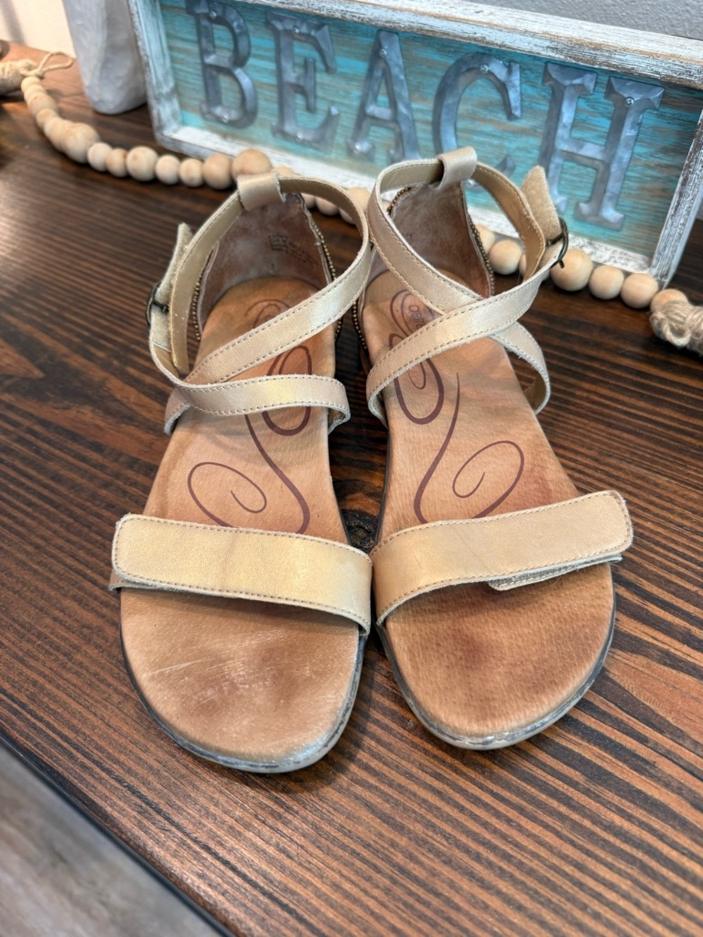 Aetrex Brenda Embellished Flat Sandal Women's EU 38 US 7.5 Gold Leather Beaded - Picture 6 of 9